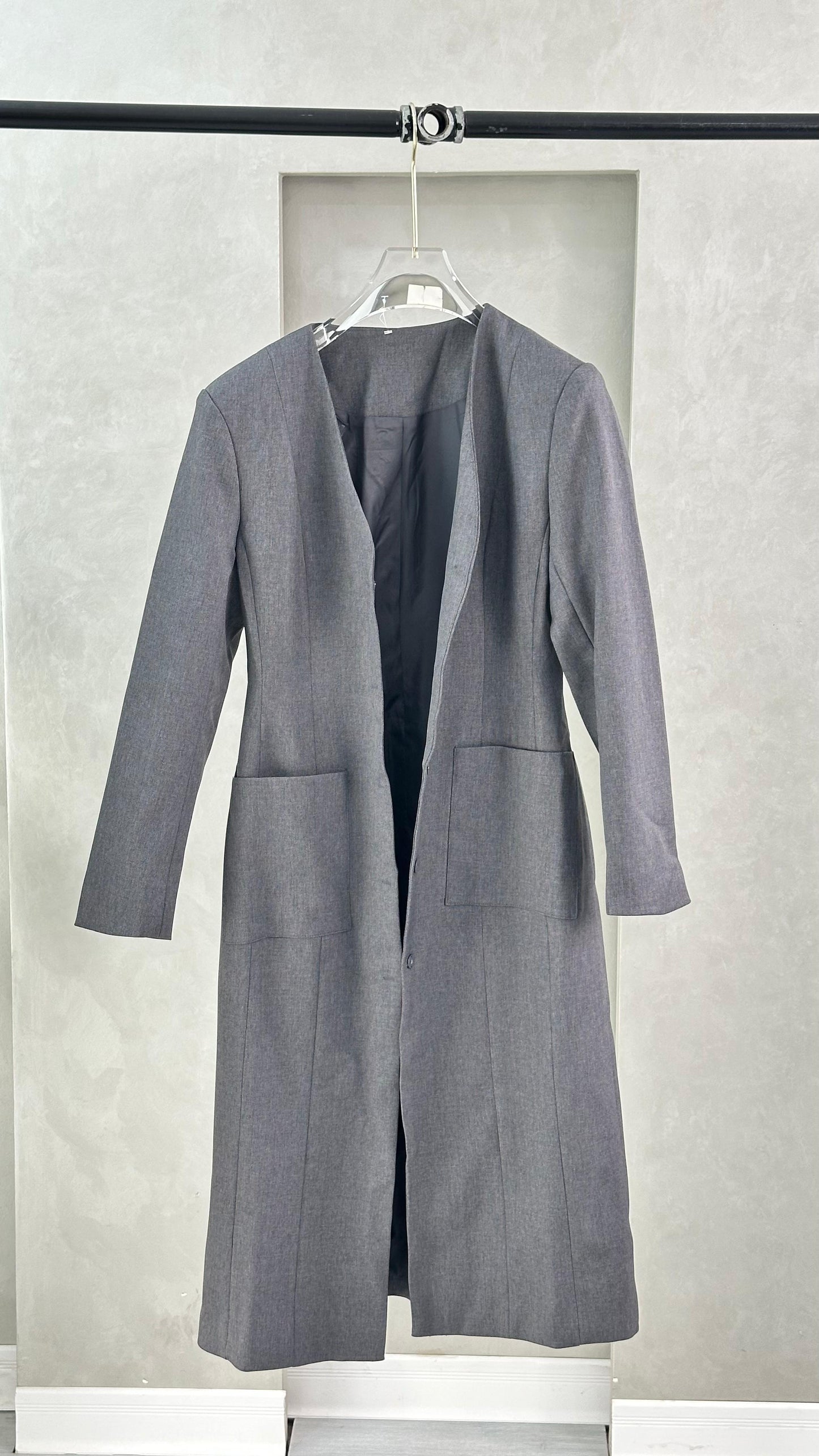 جاكيت طويل ياقة v