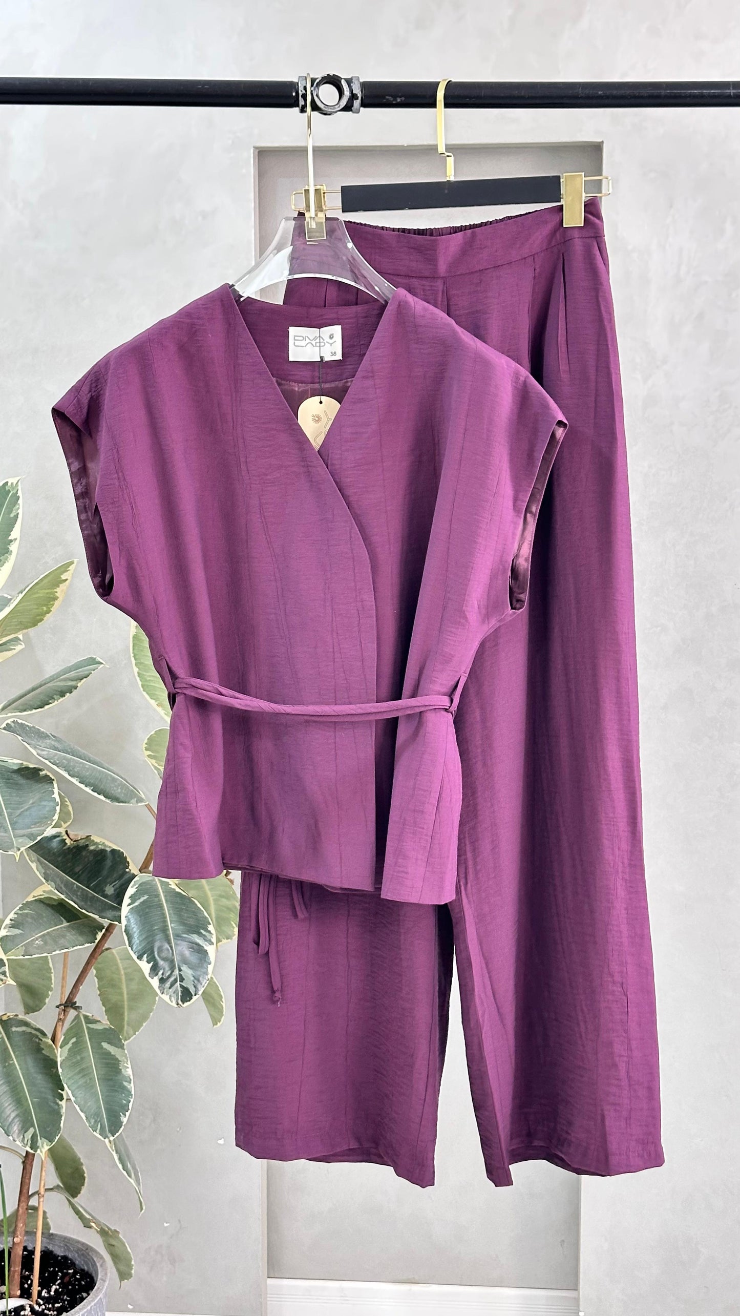 طقم نسائي انيق