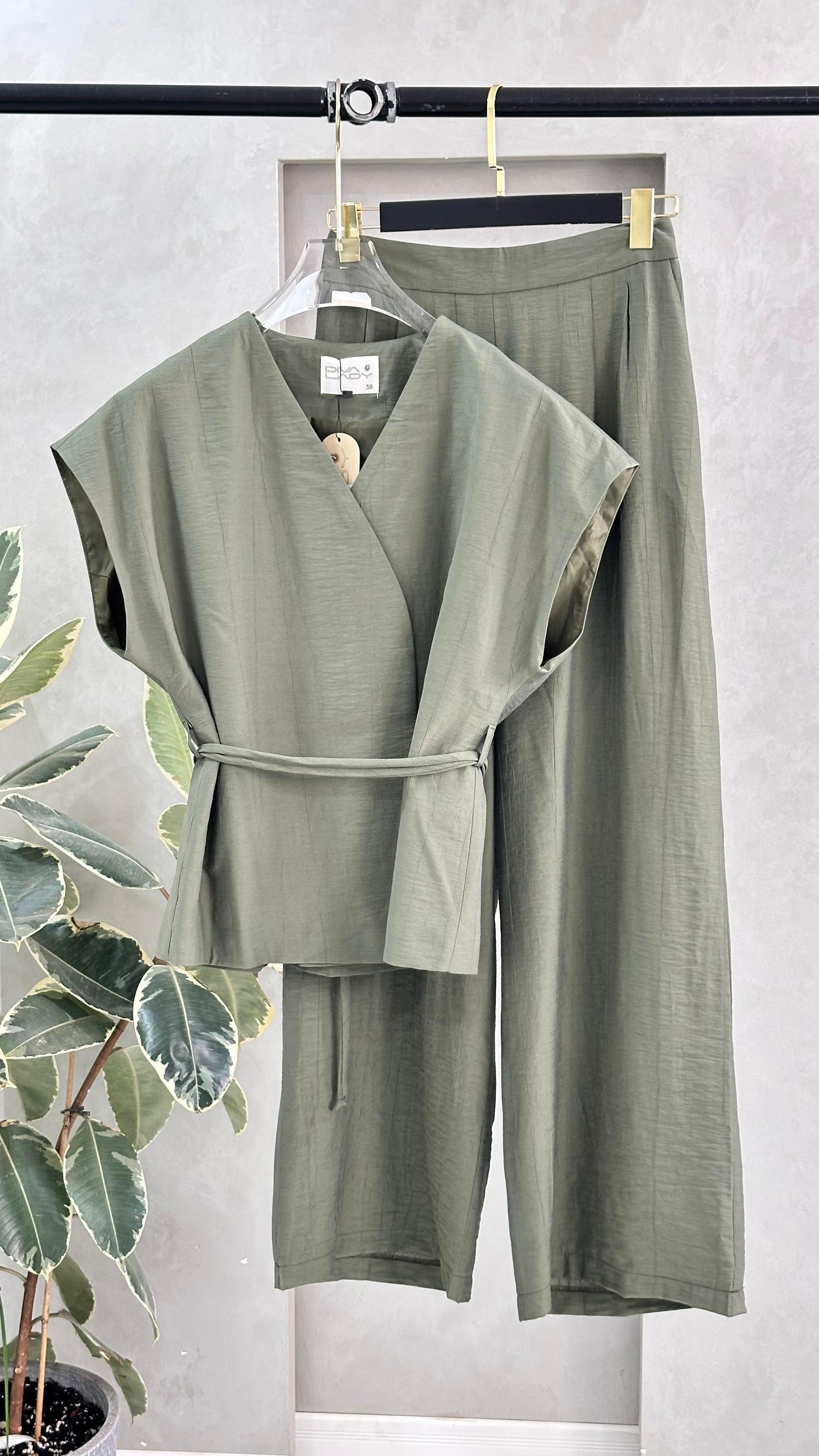 طقم نسائي انيق