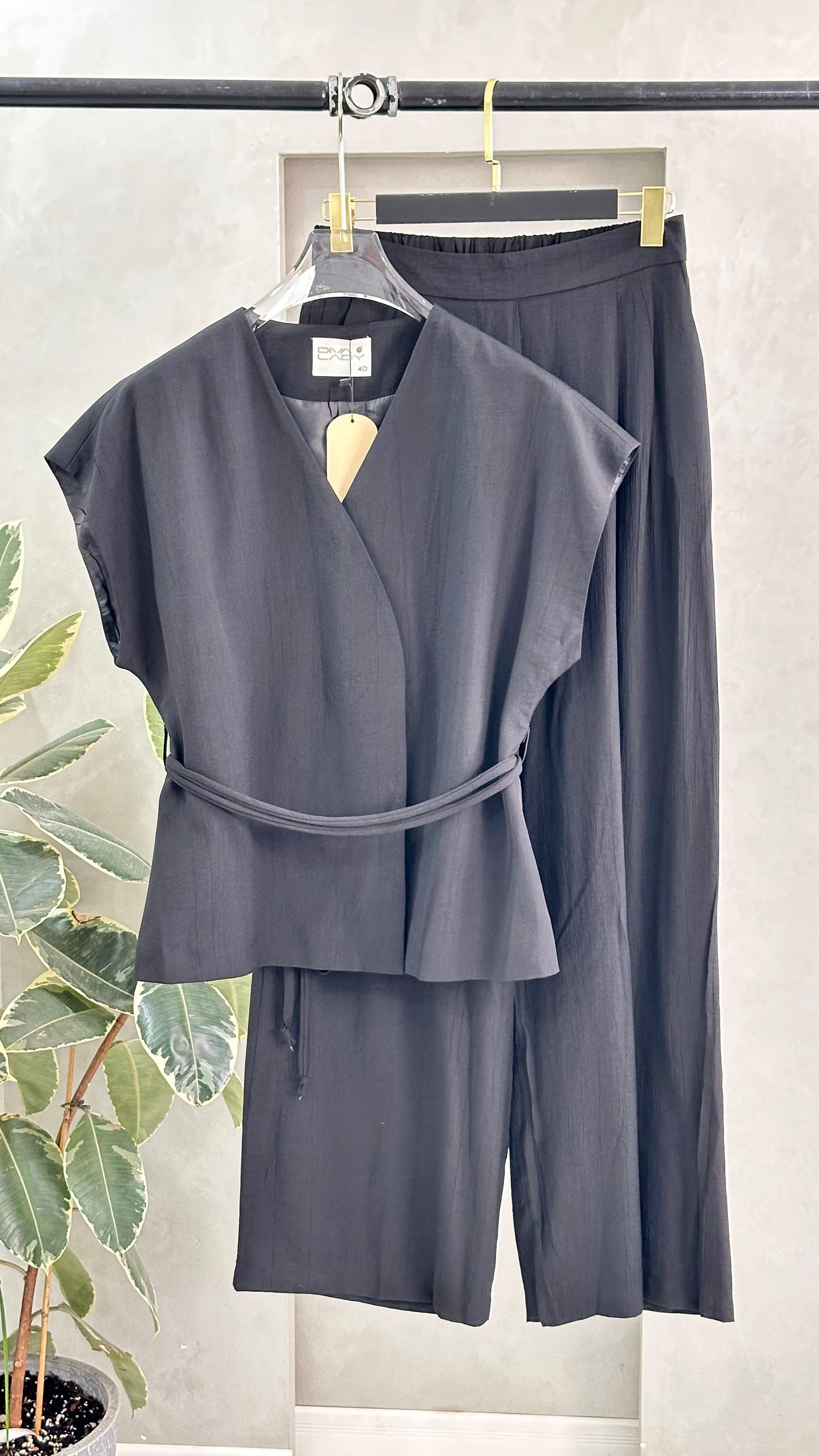 طقم نسائي انيق