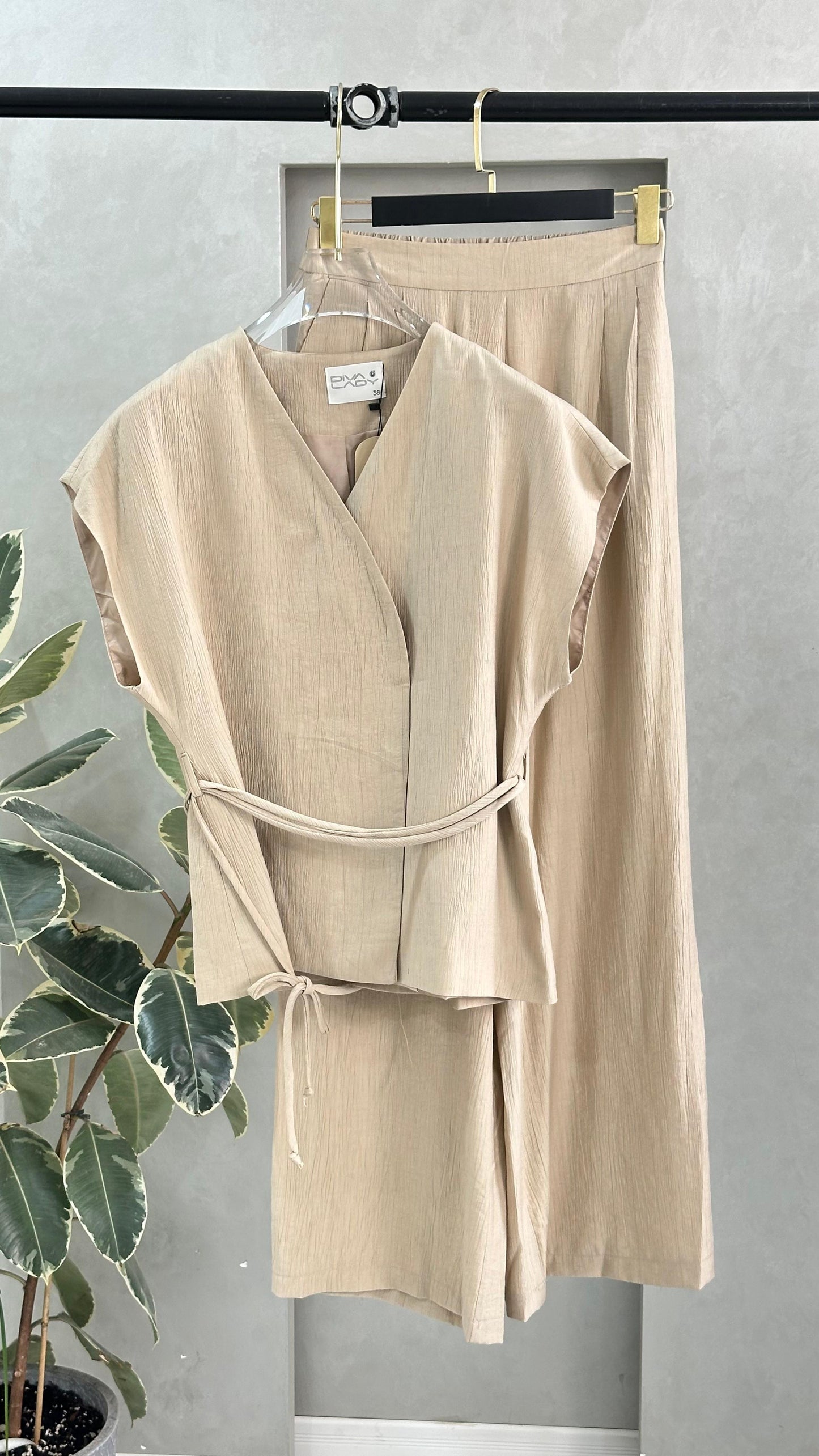 طقم نسائي انيق