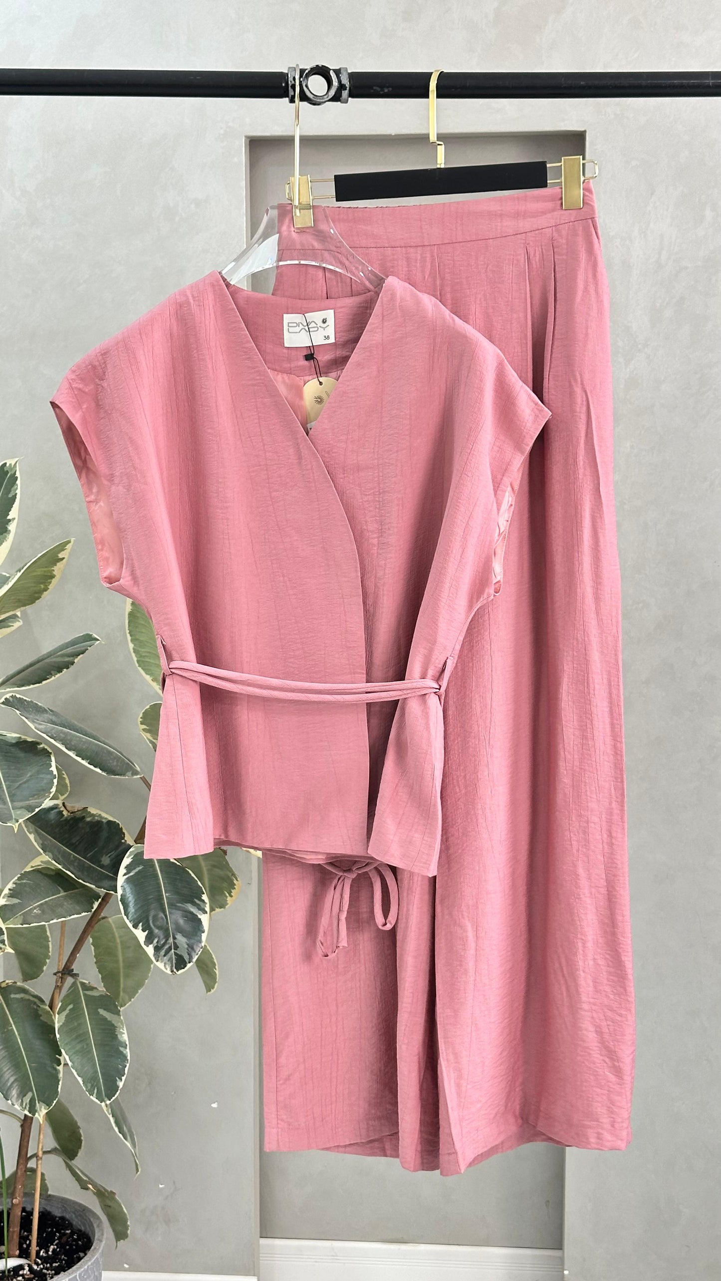 طقم نسائي انيق