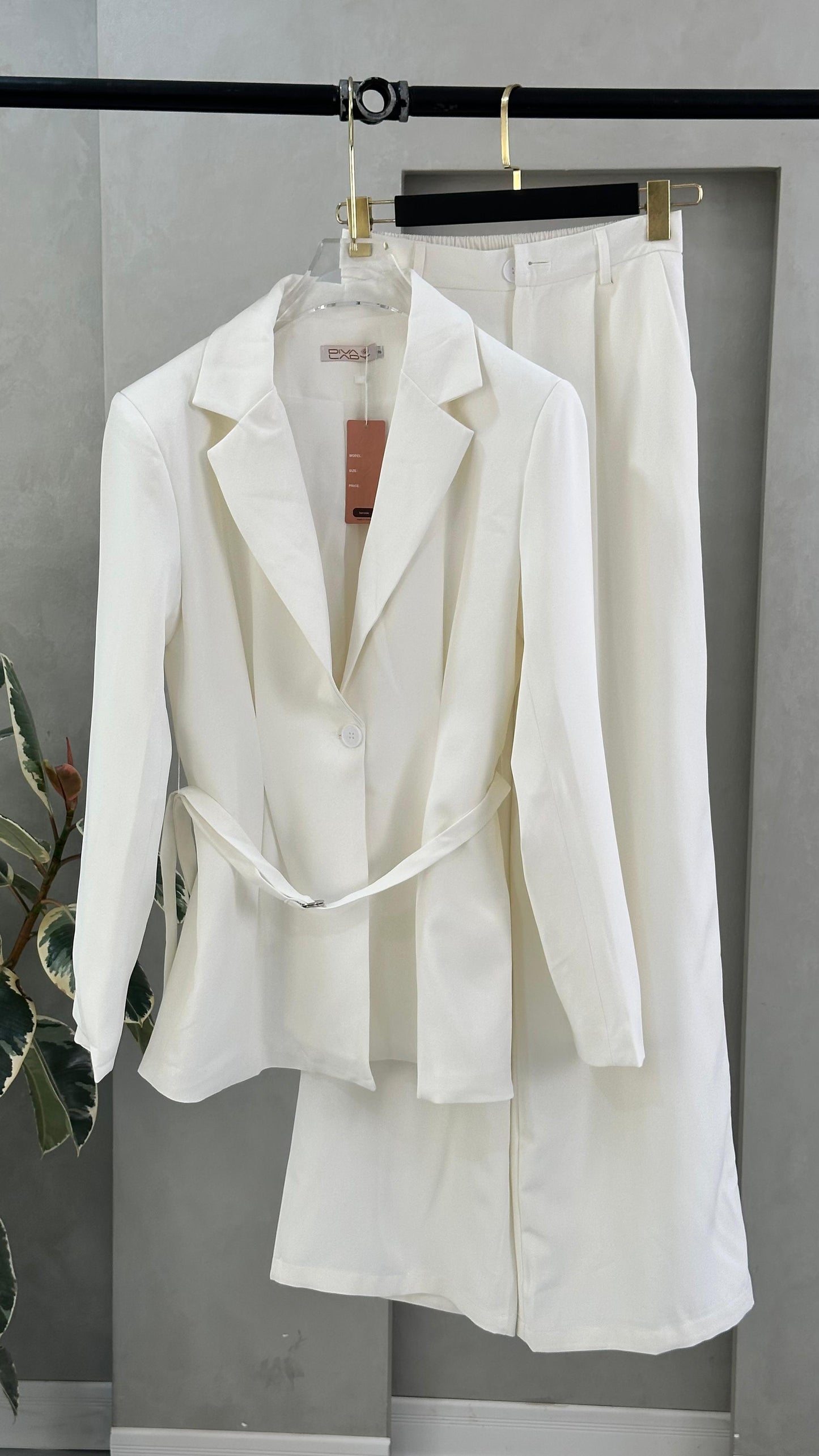 بدلة نسائي رسمي