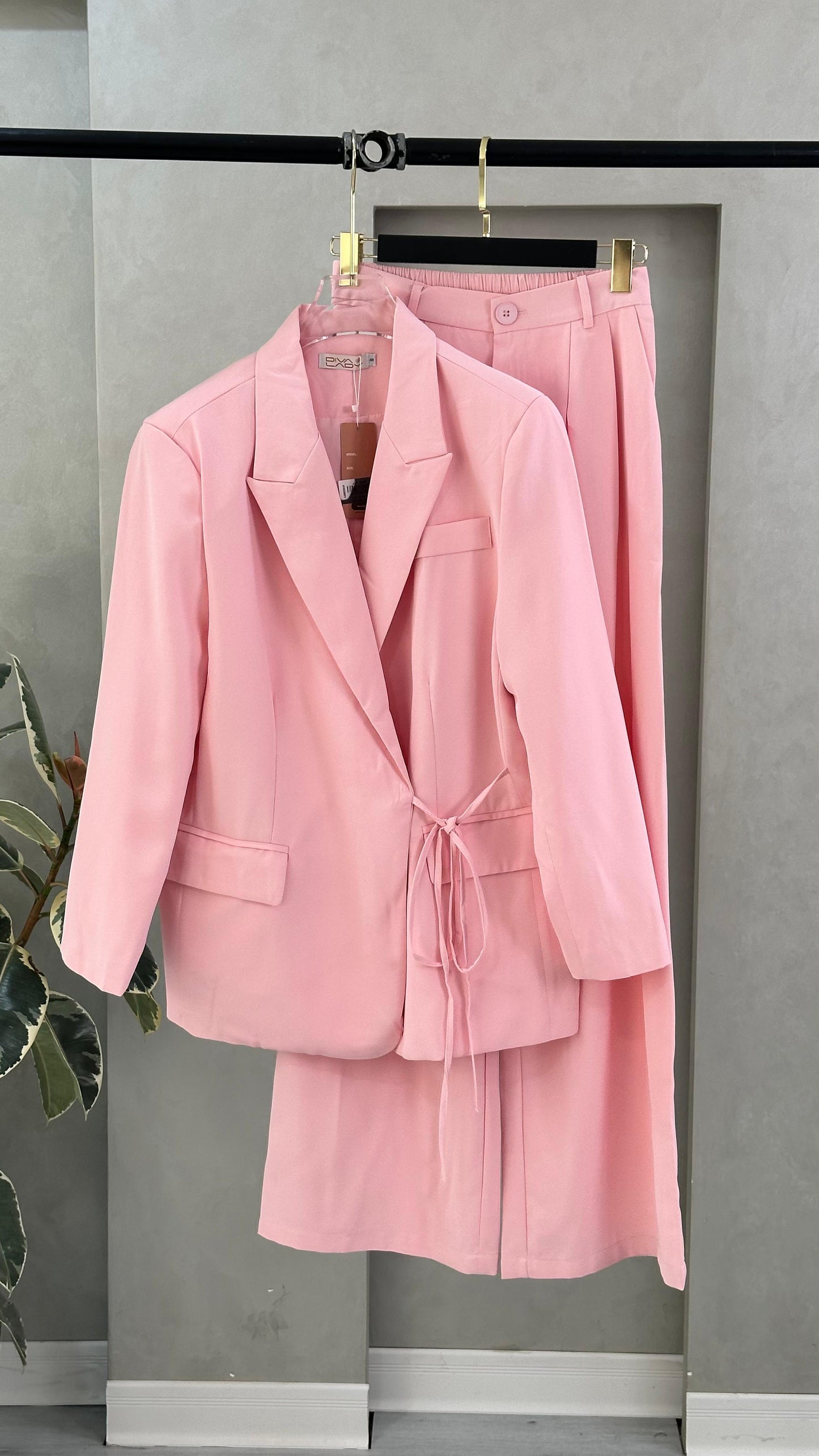 بدلة نسائي رسمي