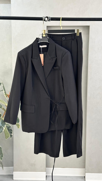 بدلة نسائي رسمي