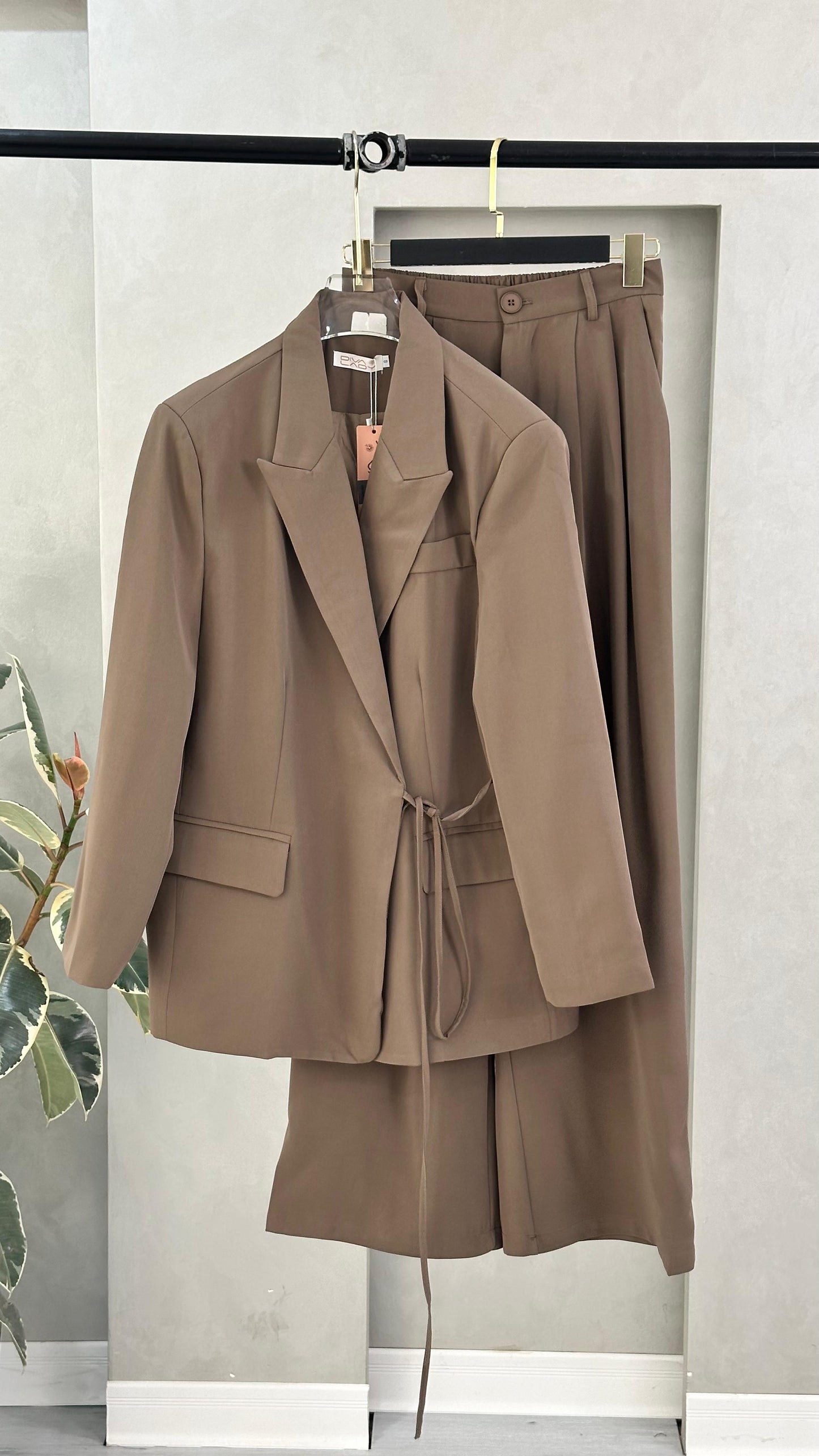 بدلة نسائي رسمي