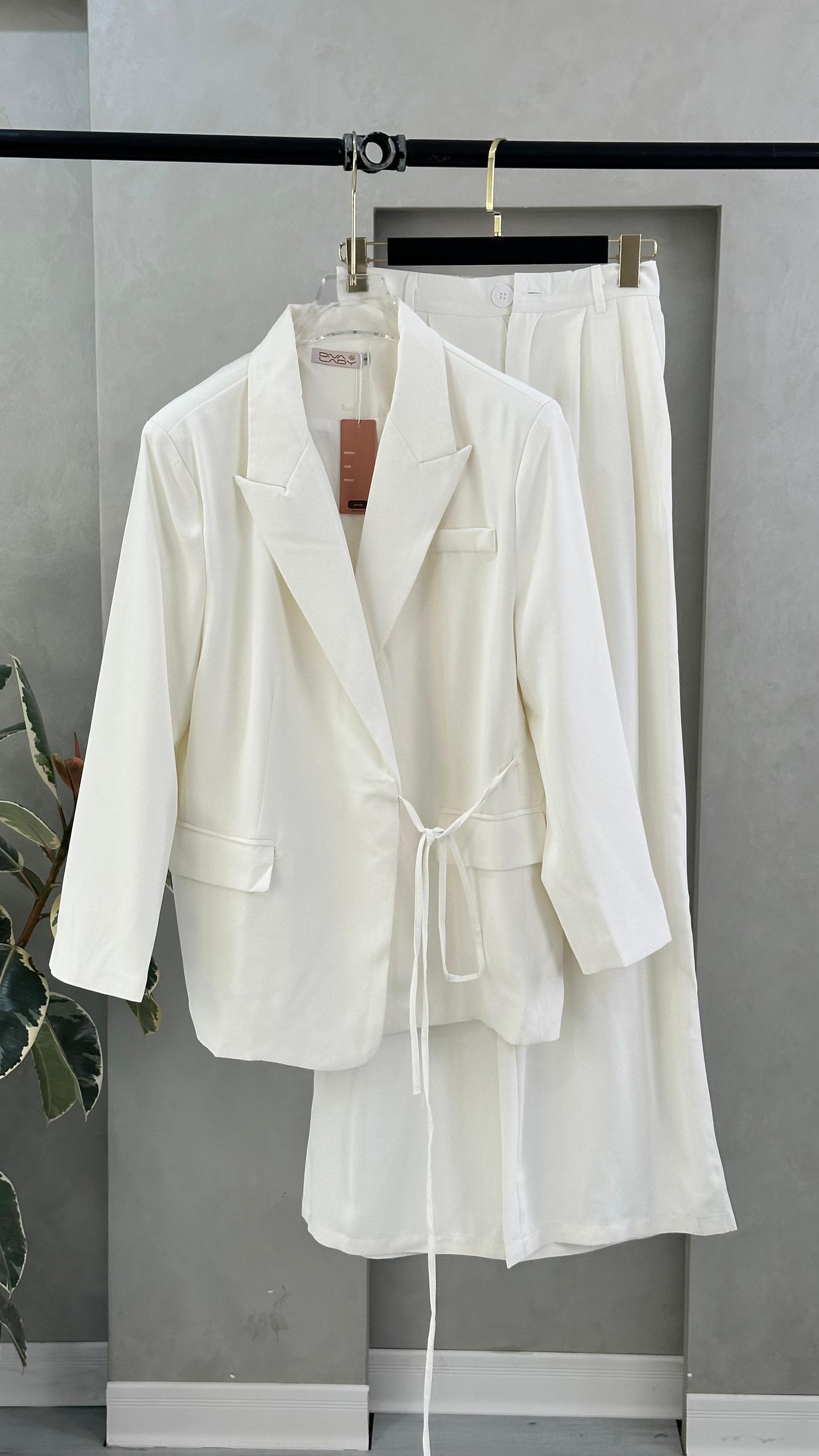 بدلة نسائي رسمي