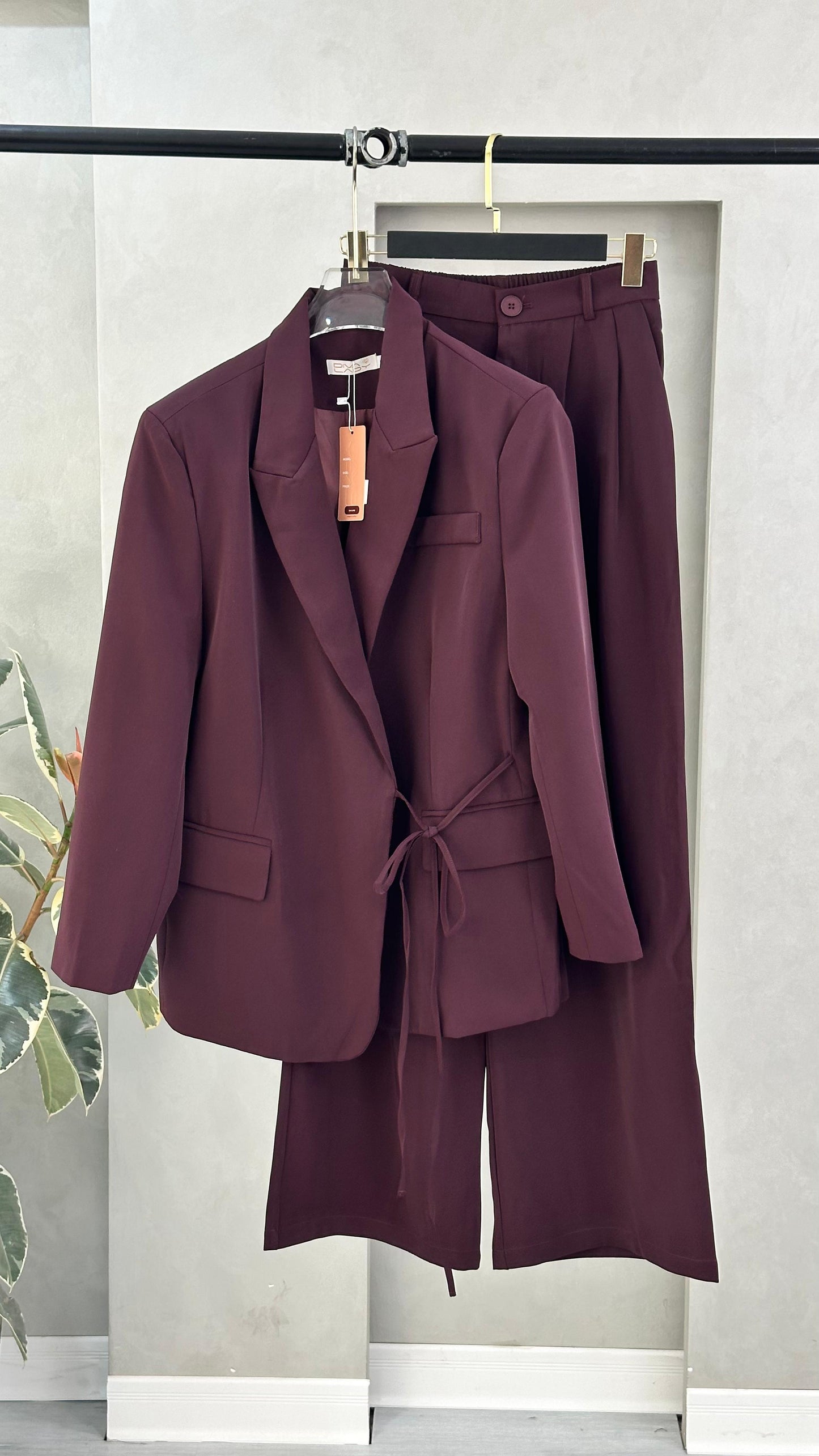 بدلة نسائي رسمي