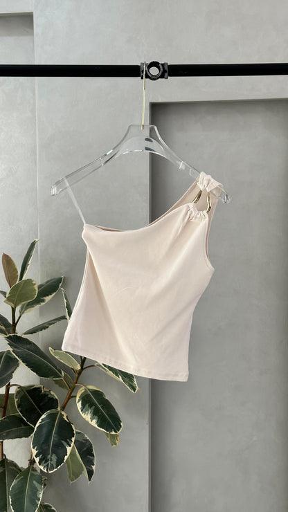 توب نسائي بكتف واحد