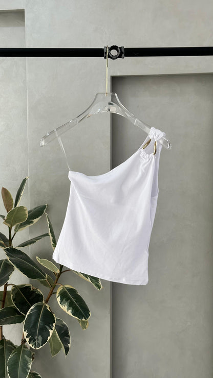 توب نسائي بكتف واحد