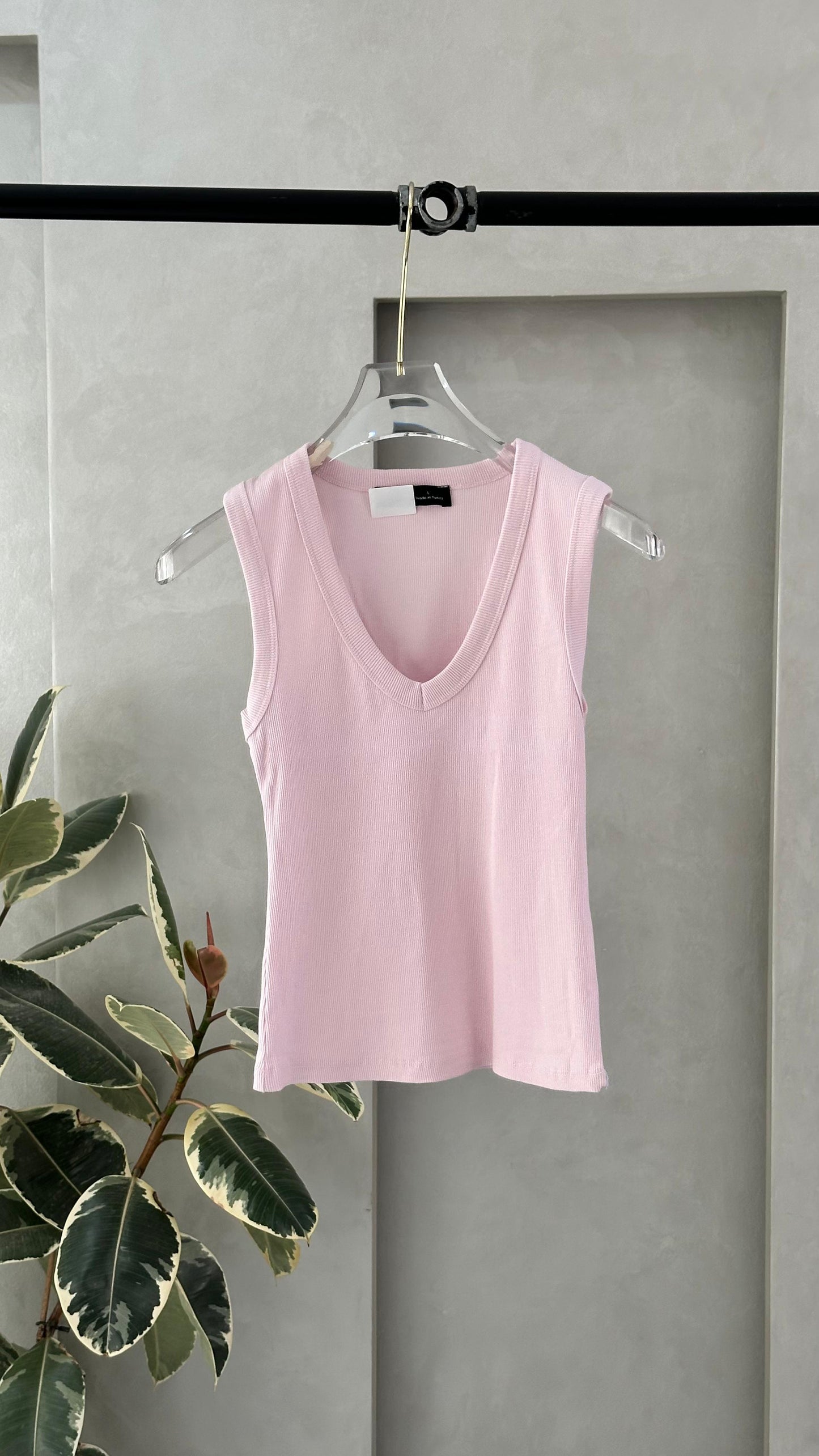 توب نسائي خفيف