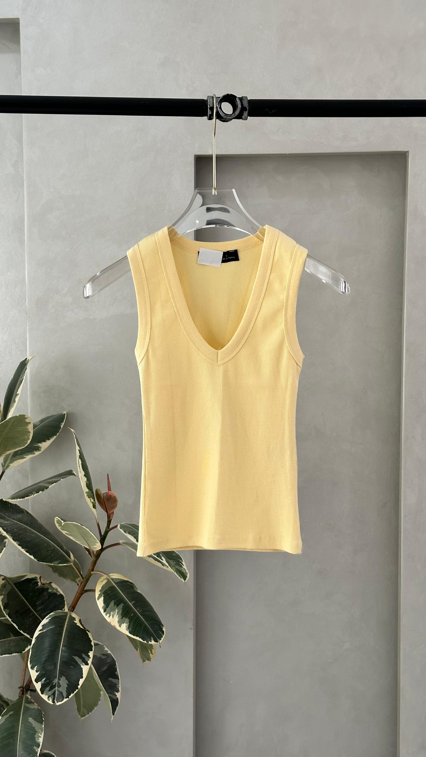 توب نسائي خفيف