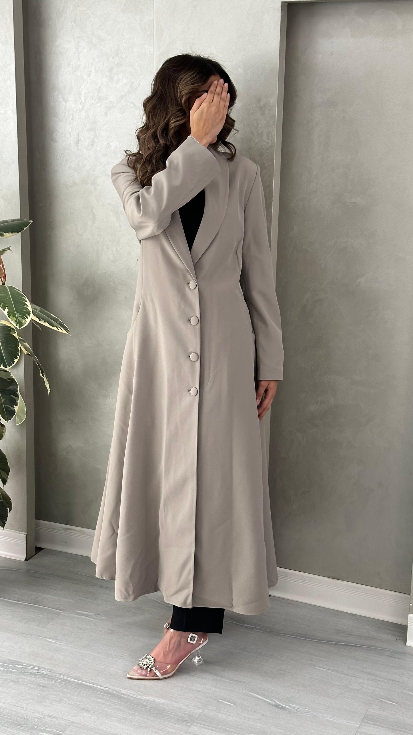 جاكيت نسائي مع ازرار