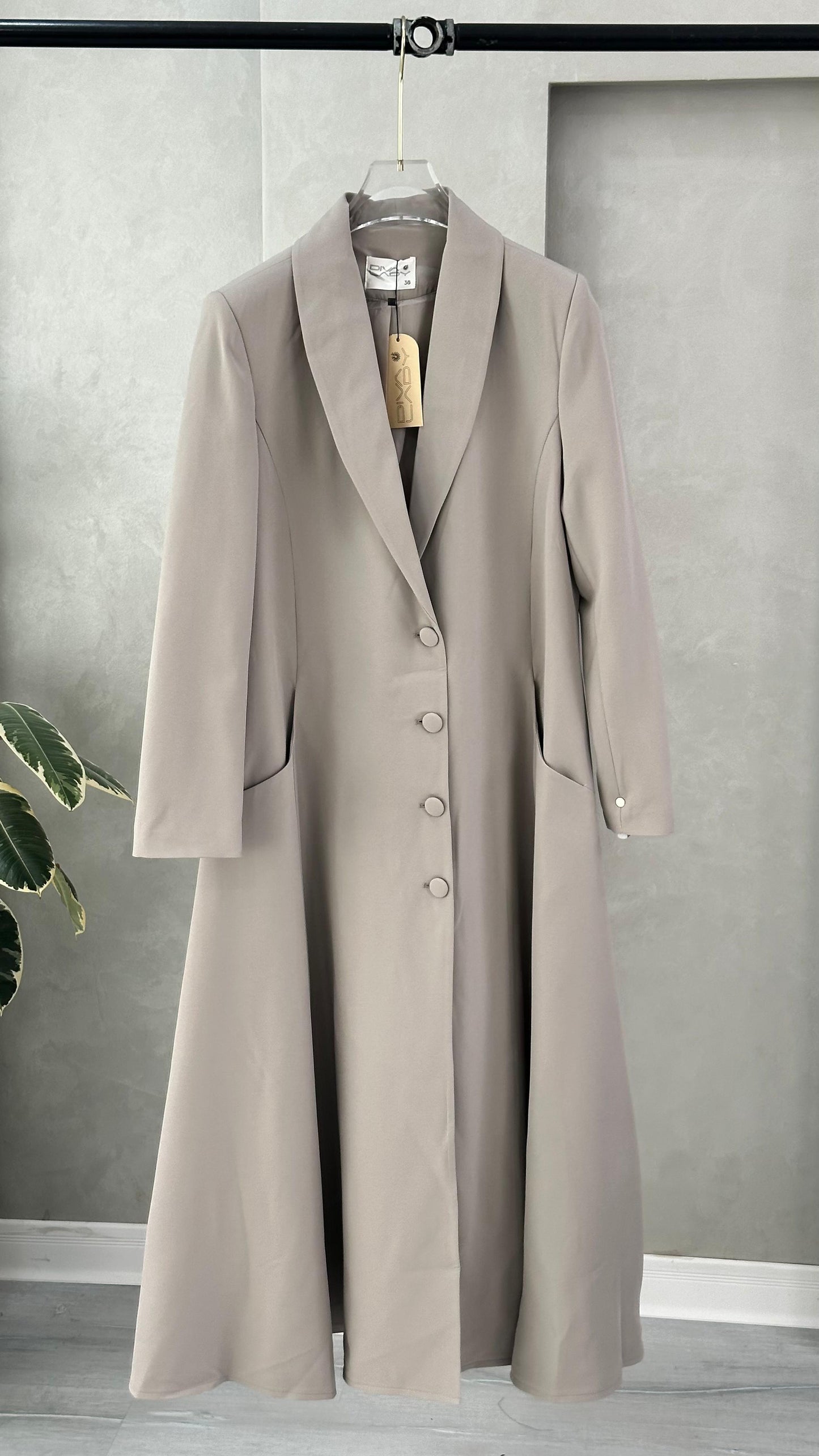 جاكيت نسائي مع ازرار