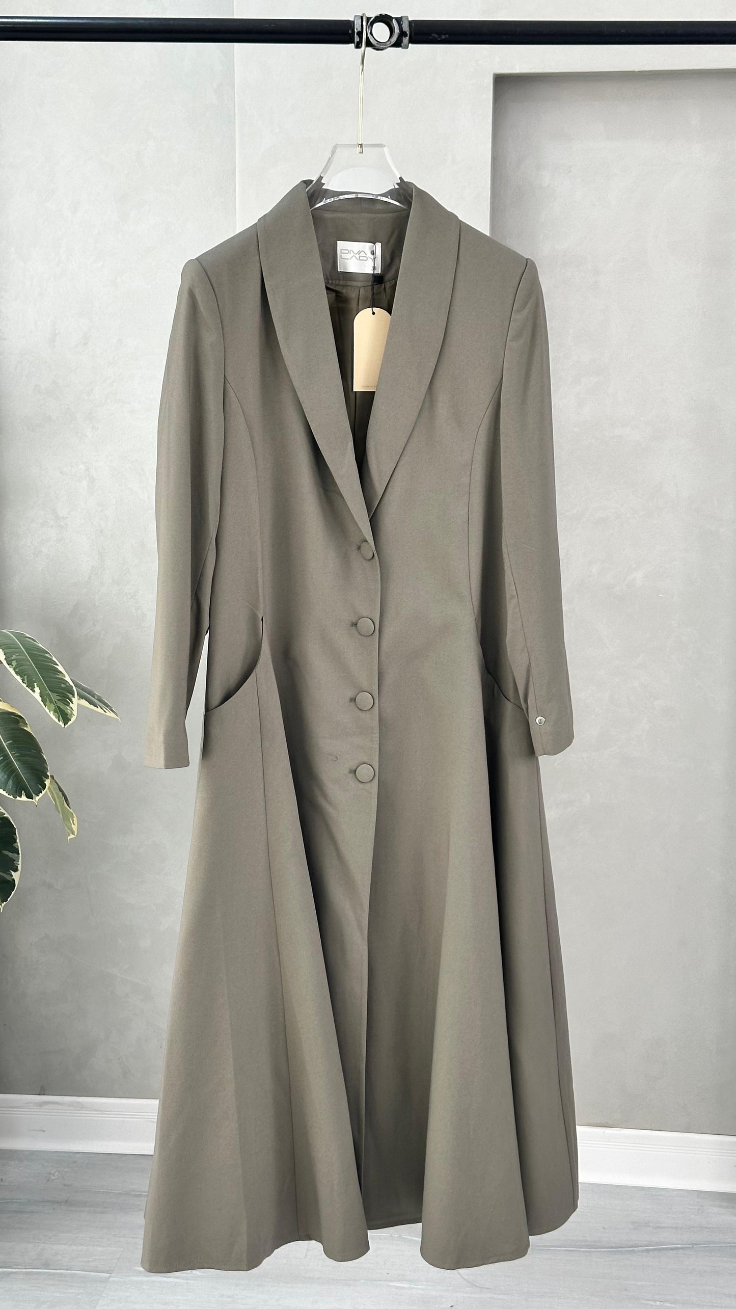 جاكيت نسائي مع ازرار