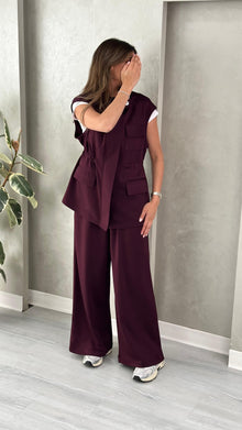 بدلة نسائي من غير اكمام