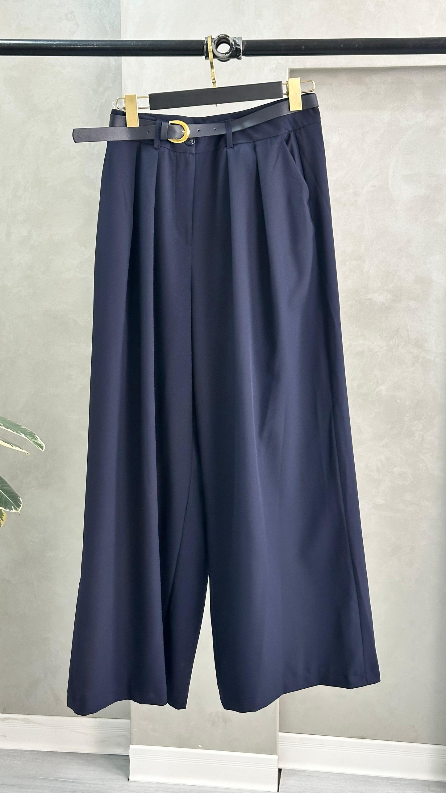 بنطلون نسائي مع حزام