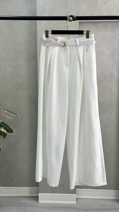 بنطلون نسائي مع حزام