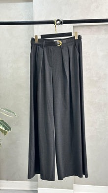 بنطلون نسائي مع حزام