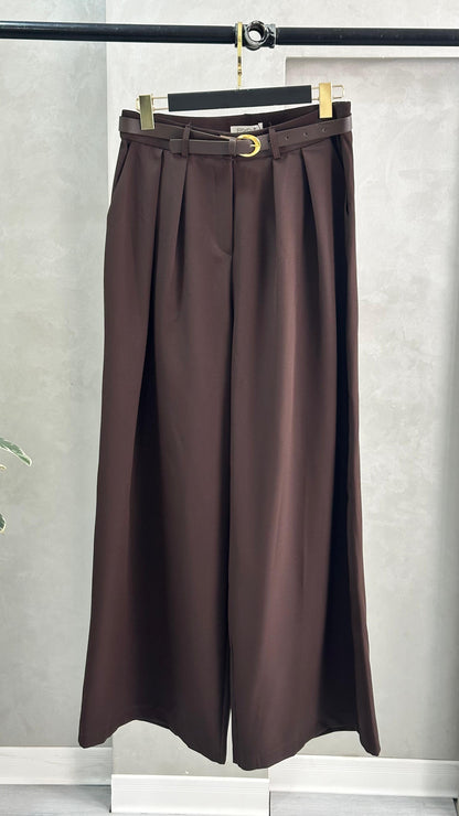 بنطلون نسائي مع حزام