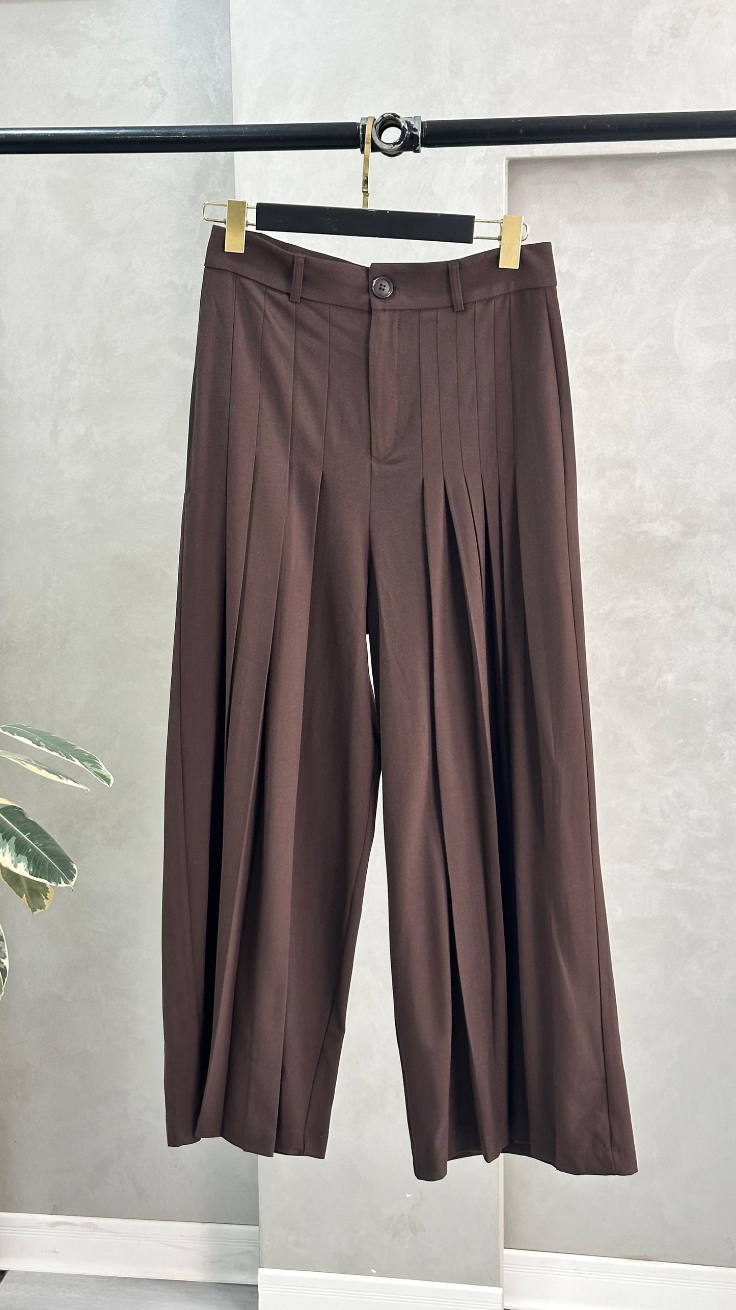 بنطلون نسائي مع كسرات