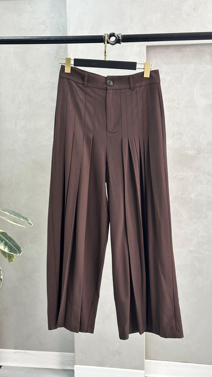 بنطلون نسائي مع كسرات