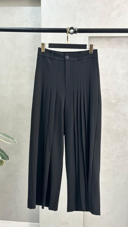 بنطلون نسائي مع كسرات