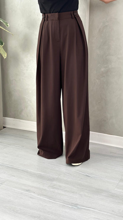 بنطلون نسائي بطيات