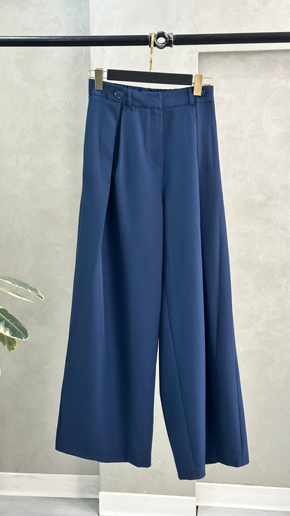 بنطلون نسائي بطيات