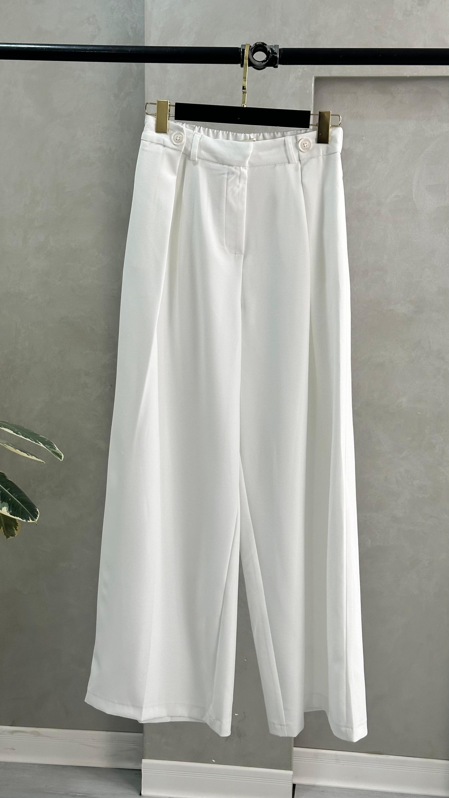 بنطلون نسائي بطيات