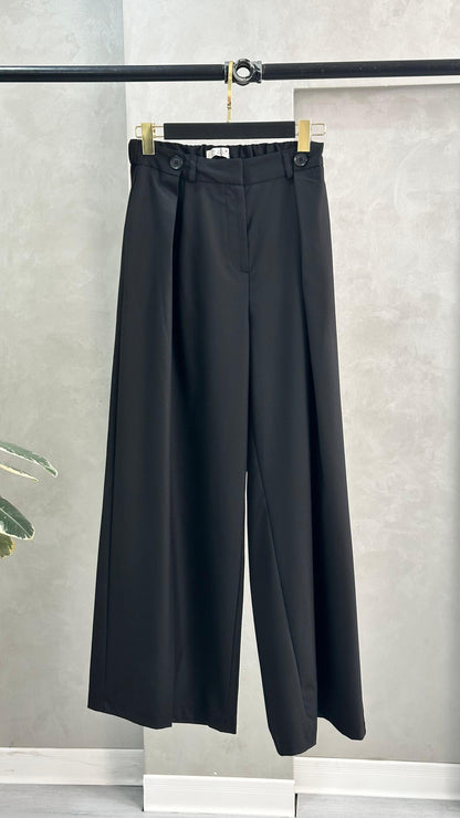 بنطلون نسائي بطيات