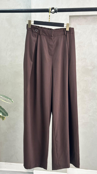 بنطلون نسائي بطيات