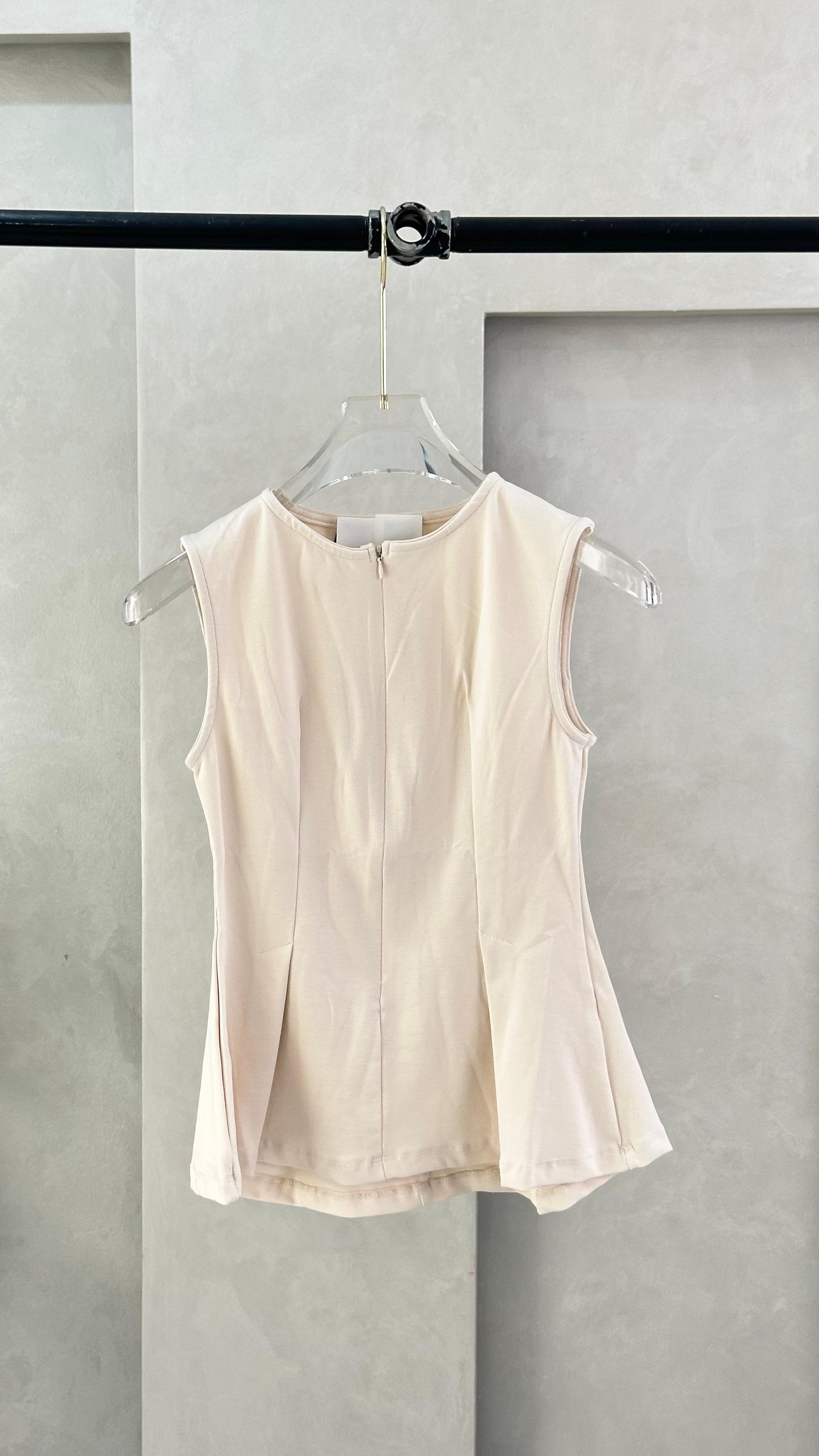 بلوز نسائي من غير اكمام