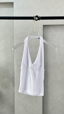 توب نسائي بفتحة صدر