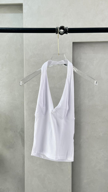 توب نسائي بفتحة صدر