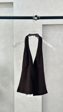 توب نسائي بفتحة صدر