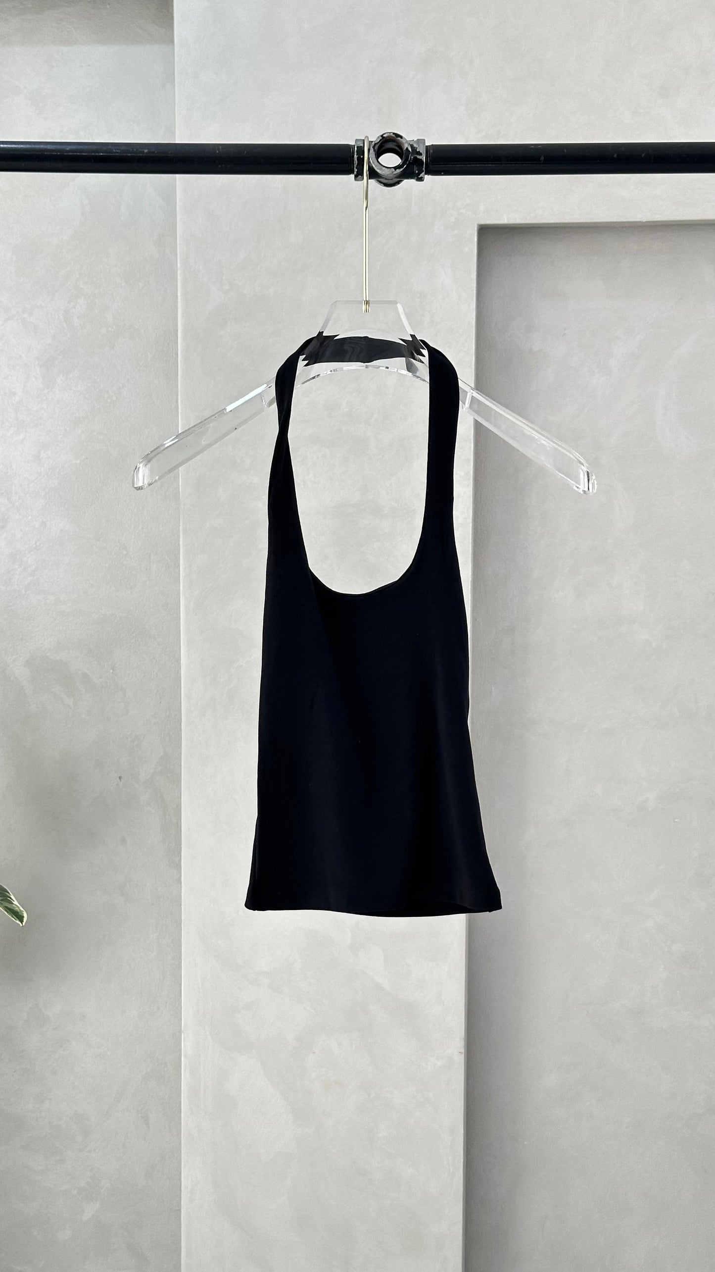 توب نسائي مفتوح