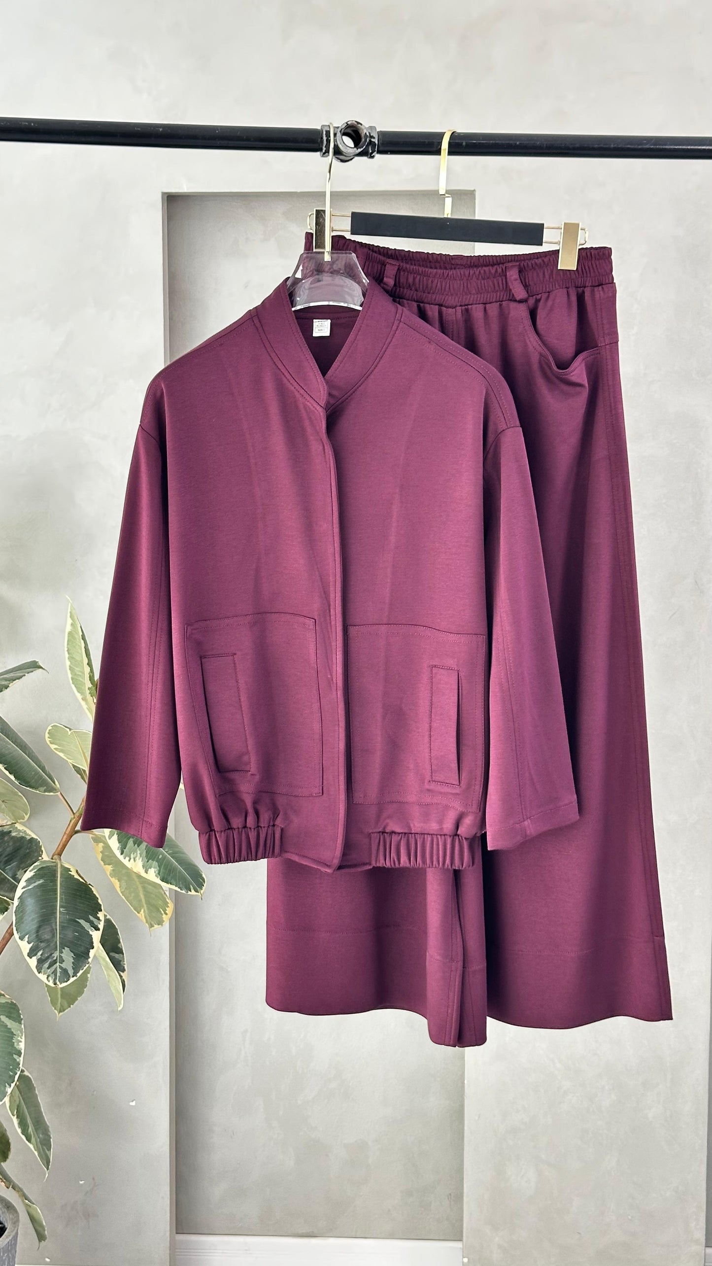 بدلة نسائي بجاكيت مع ازرار