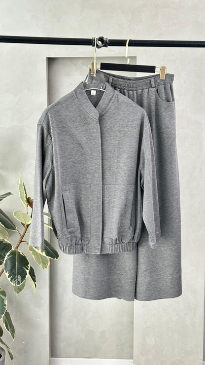 بدلة نسائي بجاكيت مع ازرار