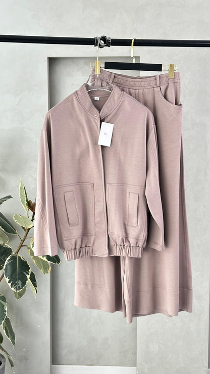 بدلة نسائي بجاكيت مع ازرار