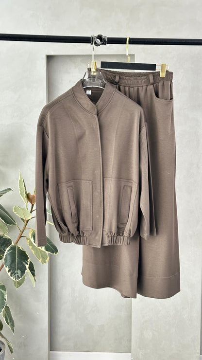 بدلة نسائي بجاكيت مع ازرار