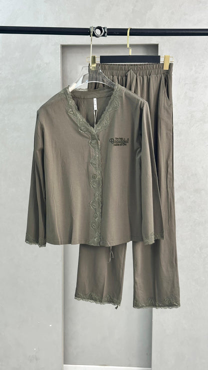 بيجامة نسائي برباط خصر