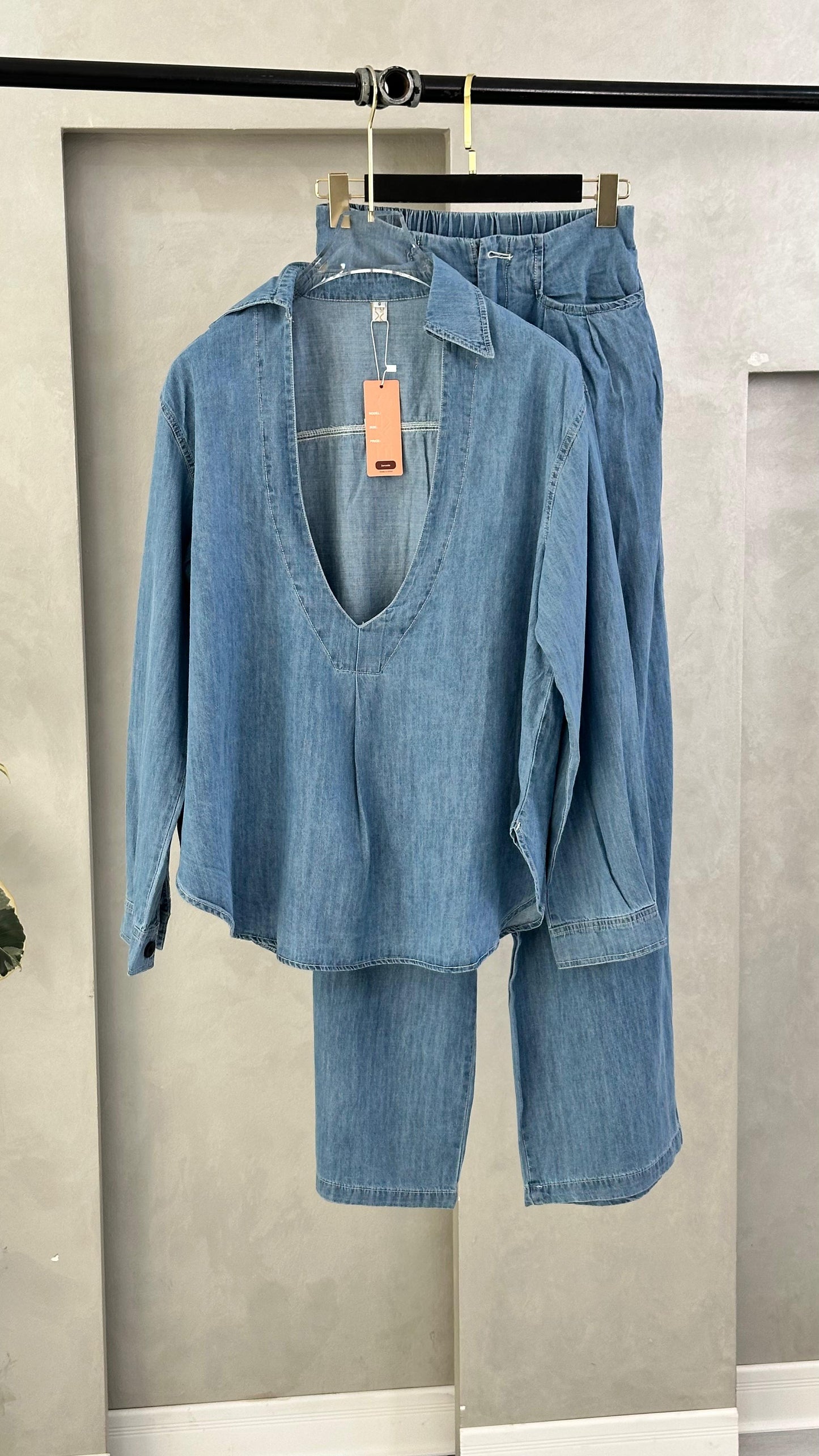 بدلة بقصة رسمية مريحة