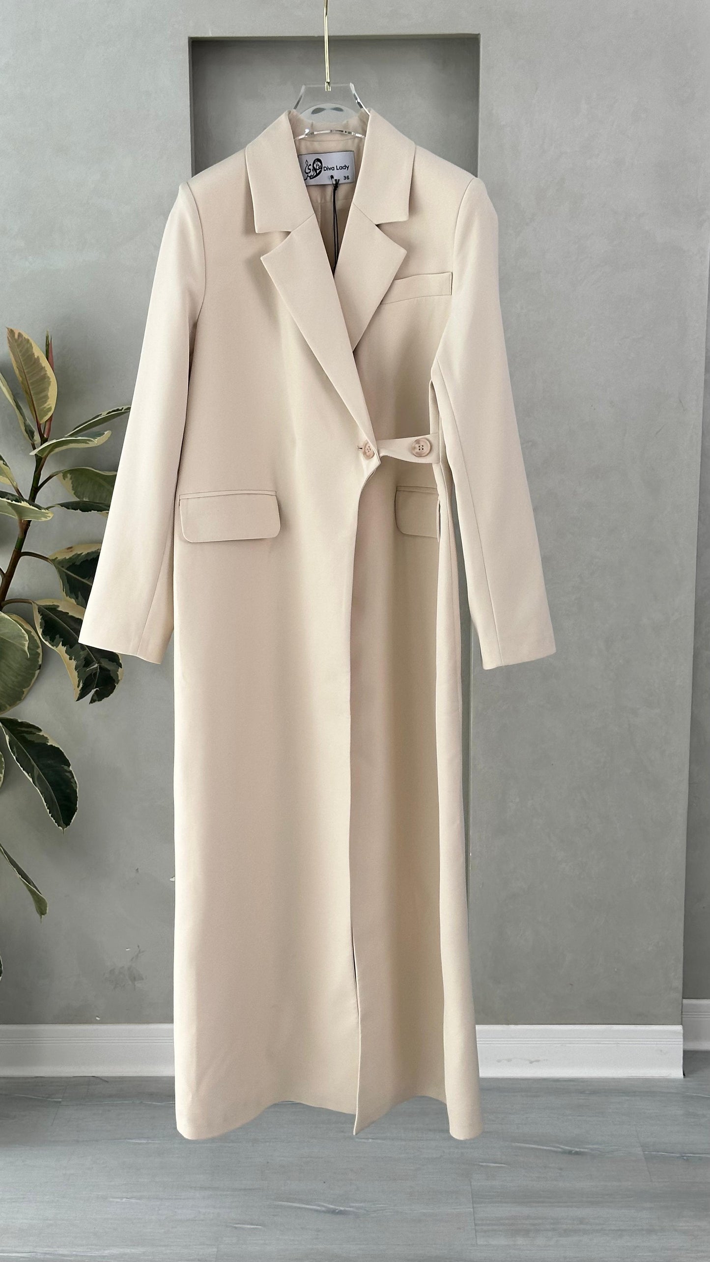 جاكيت حزام ع جنب ازرار