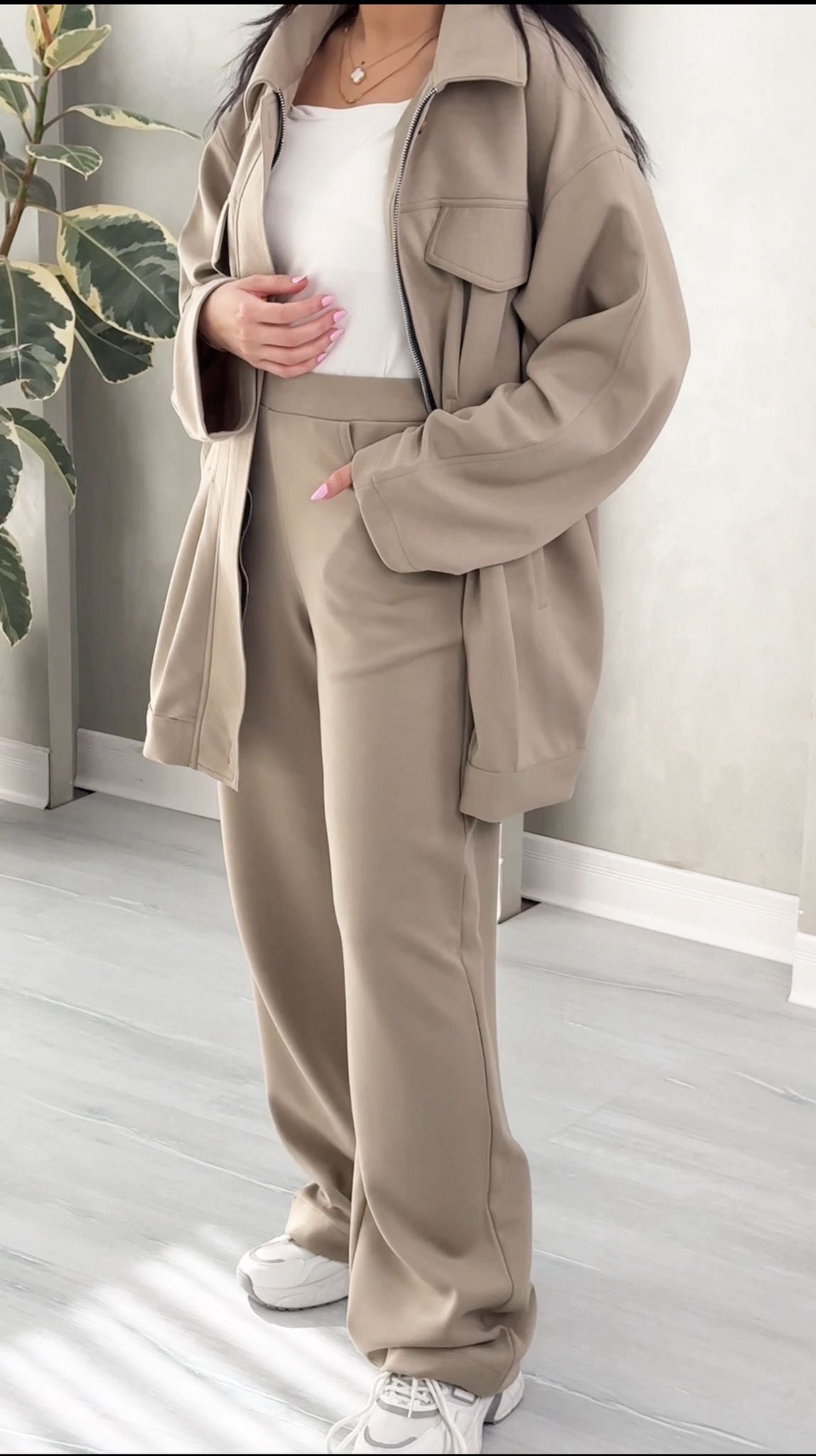 بدلة نسائي بسحاب