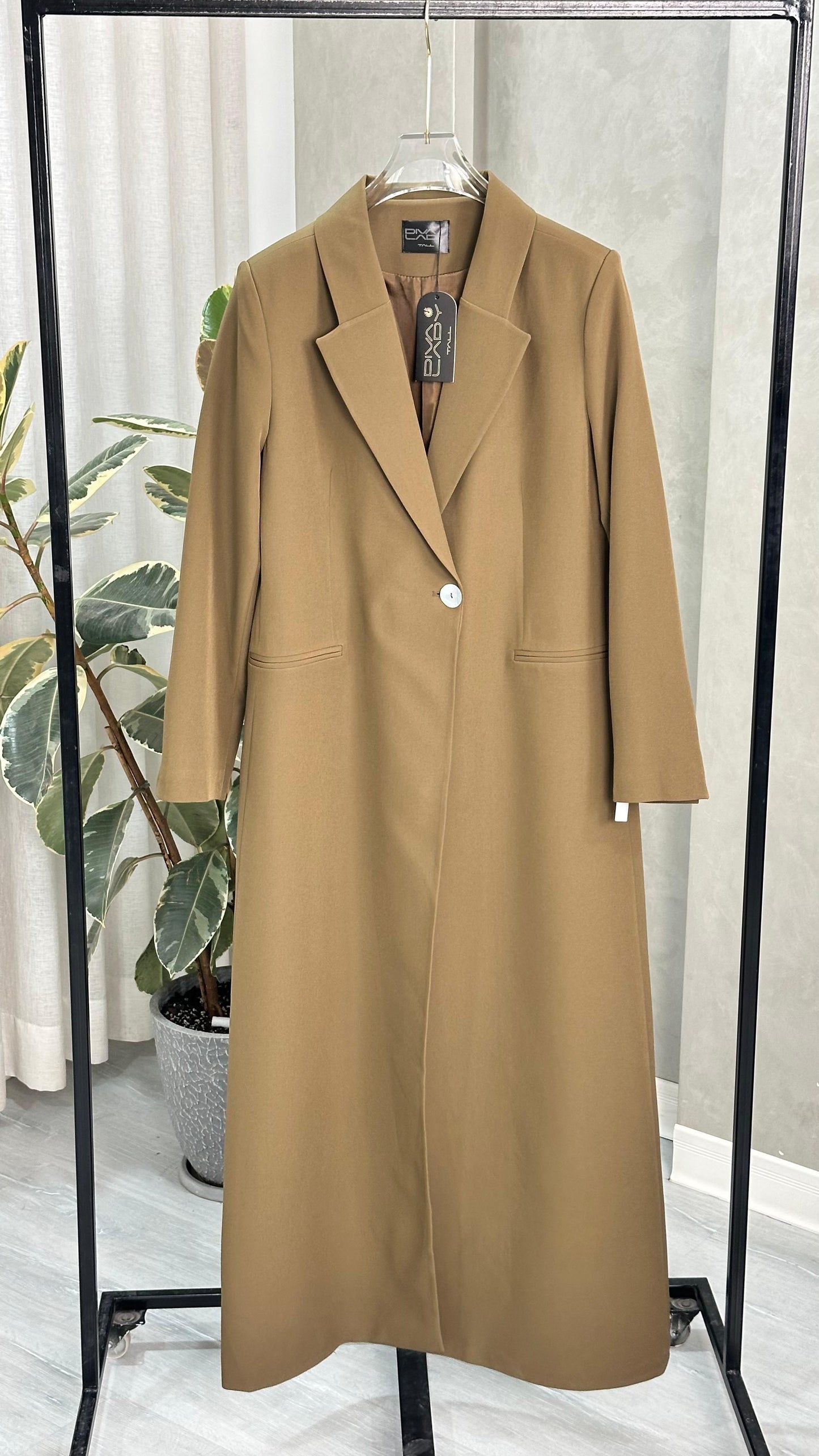 جاكيت نسائي مع زر