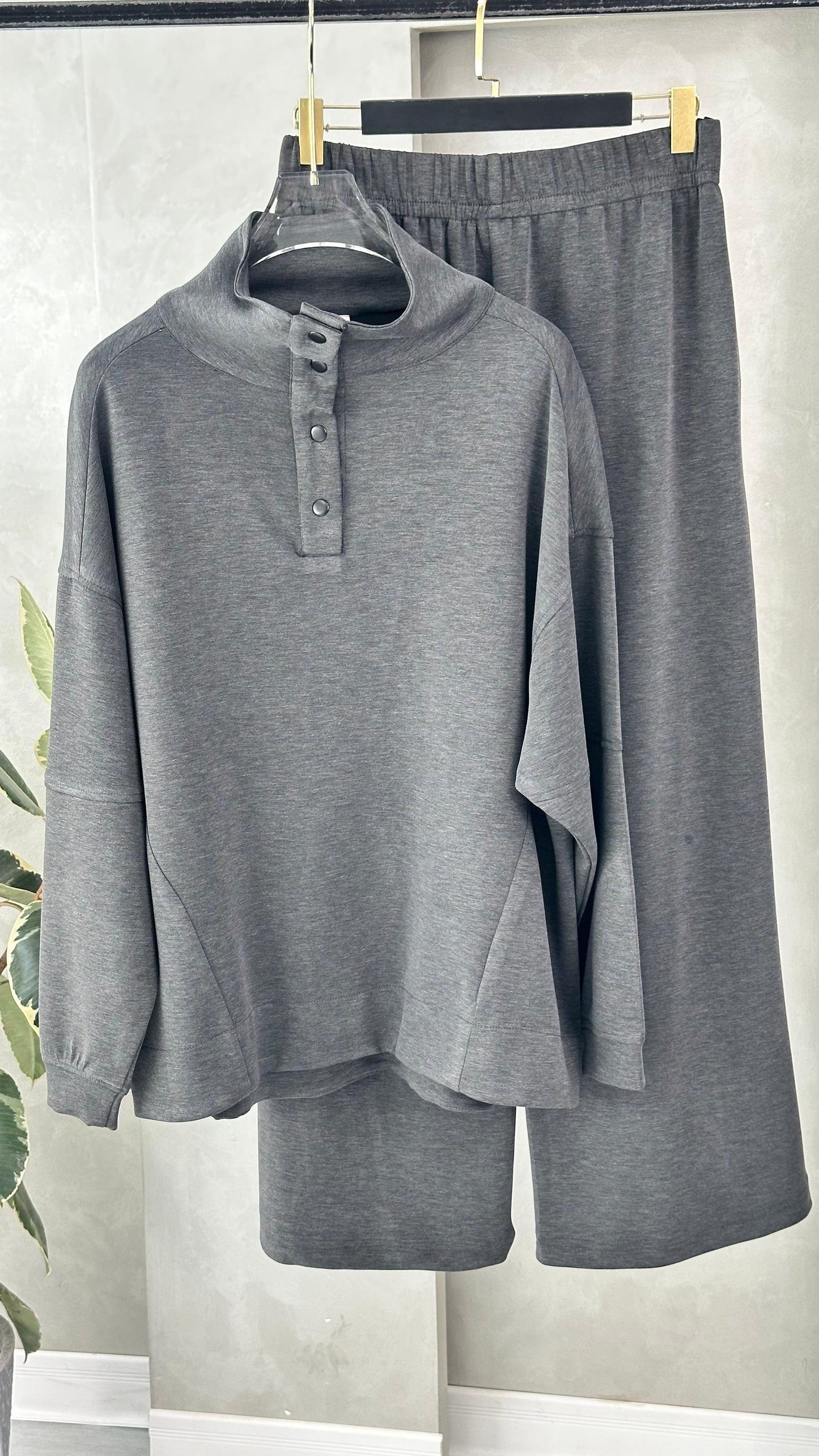 بدلة نسائي ازرار