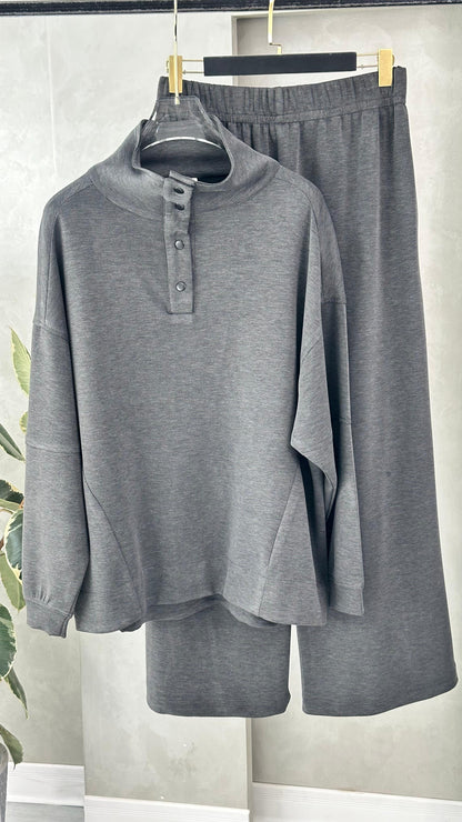 بدلة نسائي ازرار