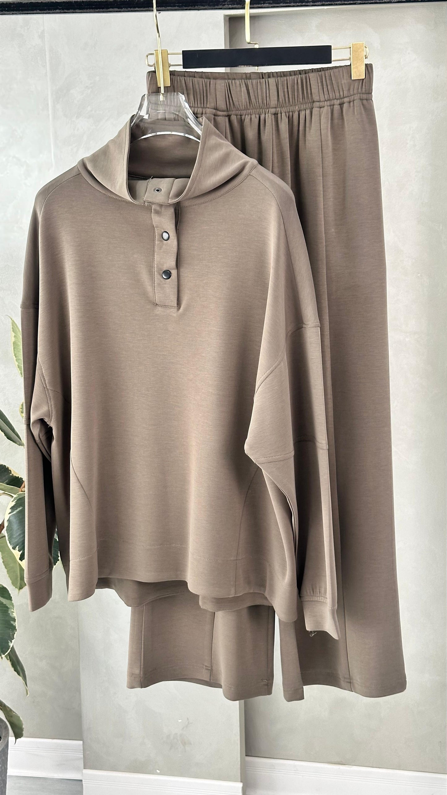 بدلة نسائي ازرار