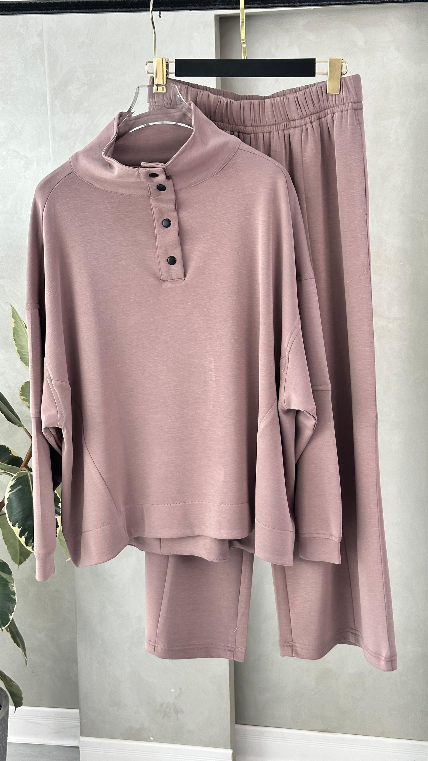 بدلة نسائي ازرار